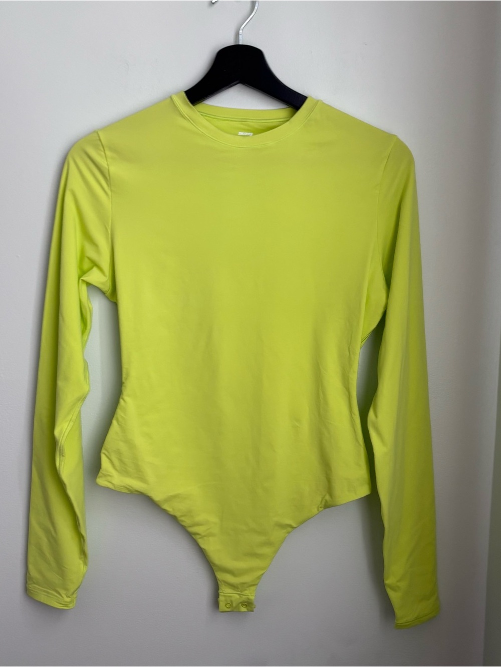 Skims soft Women’s Neon Lime Long-Sleeve Bodysuit size L euc